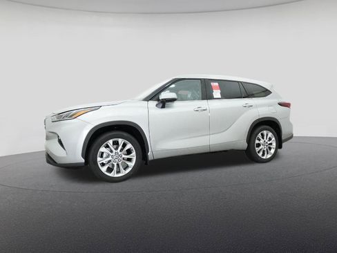 New 2025 Toyota Highlander Limited image 18