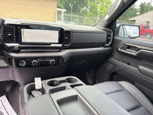 Used 2024 GMC Sierra 1500 SLT AWD/4WD image 25