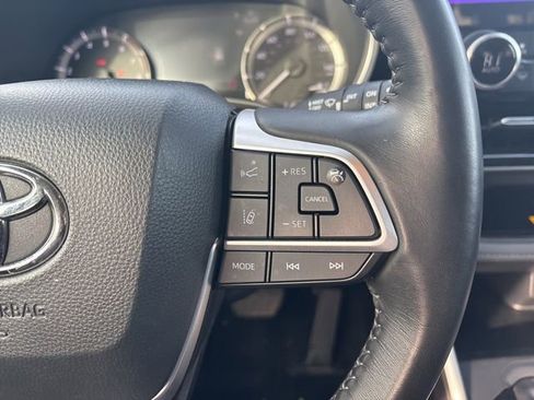 Certified 2024 Toyota Highlander XLE image 27