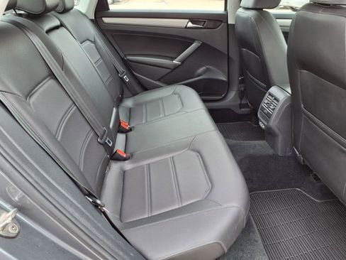 Used 2022 Volkswagen Passat 2.0T SE image 16