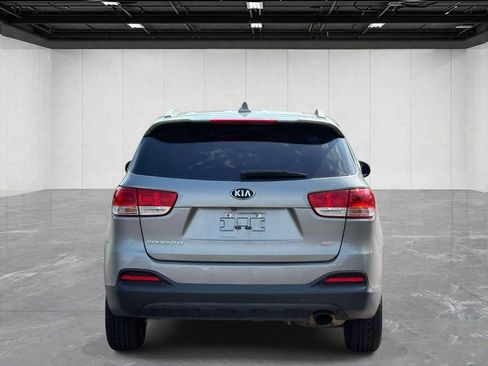 Used 2018 Kia Sorento FWD image 6