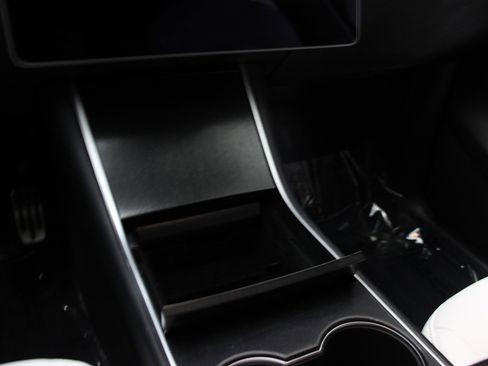 Used 2020 Tesla Model Y Long Range image 41