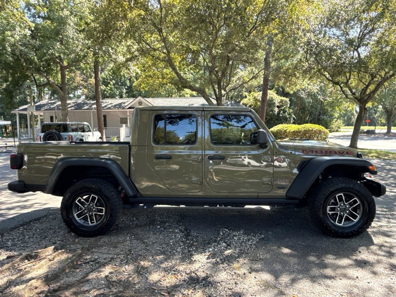 Used 2025 Jeep Gladiator Mojave w/ Convenience Group AWD/4WD image 6