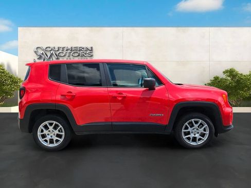 Used 2023 Jeep Renegade Latitude AWD/4WD image 6