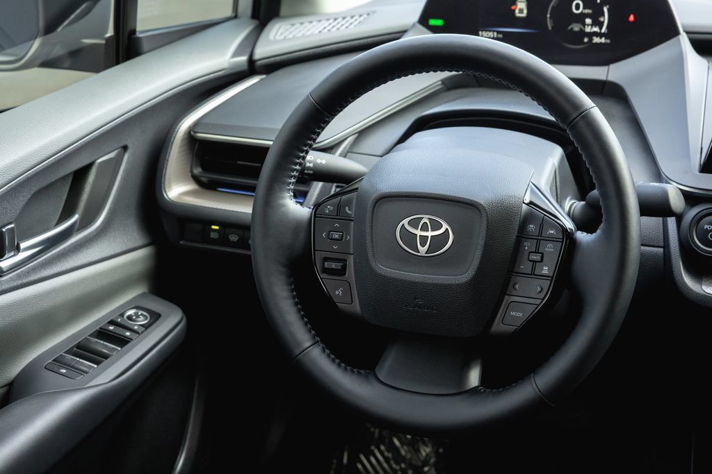 Used 2026 Toyota Prius XLE FWD image 15