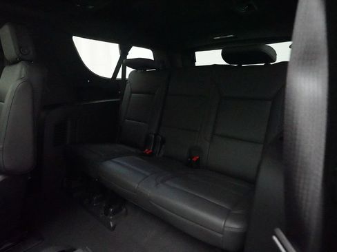 Used 2023 Chevrolet Suburban Z71 w/ Luxury Package AWD/4WD image 16