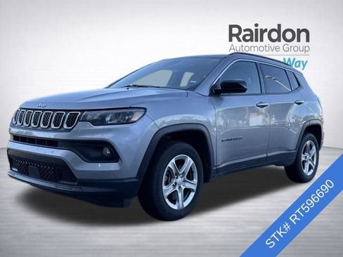 Used 2024 Jeep Compass Latitude AWD/4WD image 3