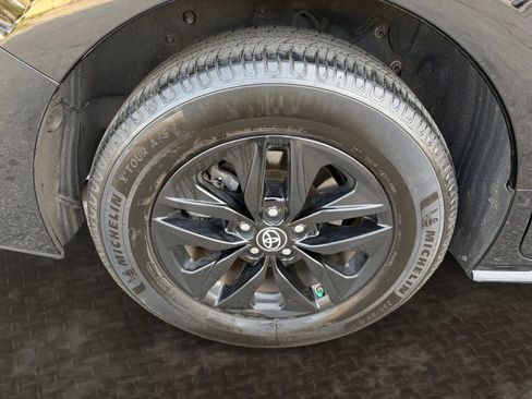 Used 2021 Toyota Sienna LE image 39