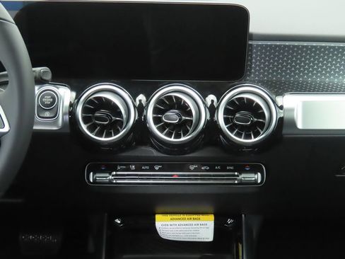 Used 2026 Mercedes-Benz GLB 250 image 14