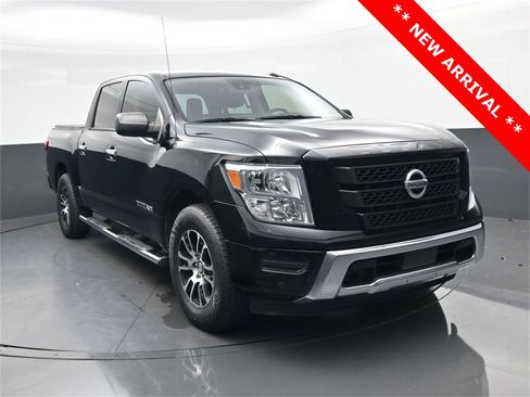 Used 2021 Nissan Titan SV w/ SV Convenience Package image 1