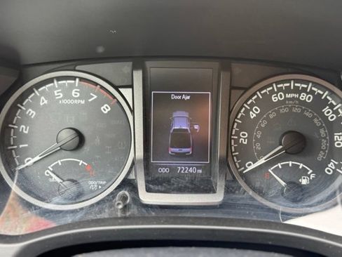 Used 2019 Toyota Tacoma TRD Off-Road AWD/4WD image 25