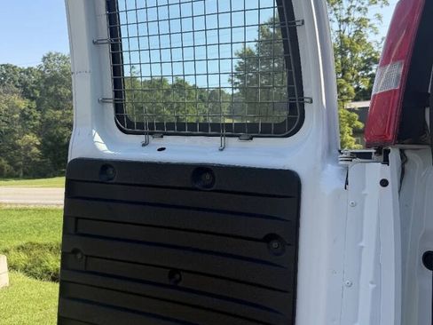 Used 2017 Chevrolet Express 2500 RWD image 17