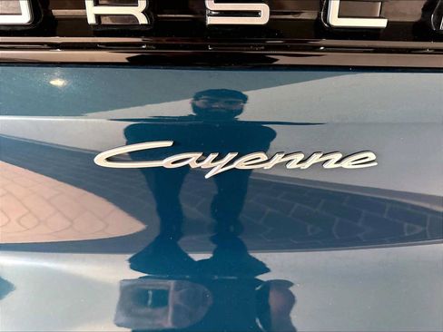 Used 2026 Porsche Cayenne AWD/4WD image 36