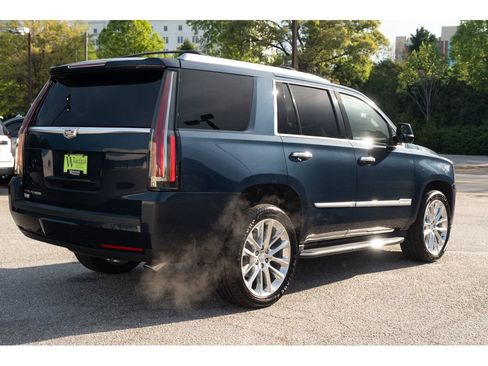 Used 2019 Cadillac Escalade Luxury AWD/4WD image 8