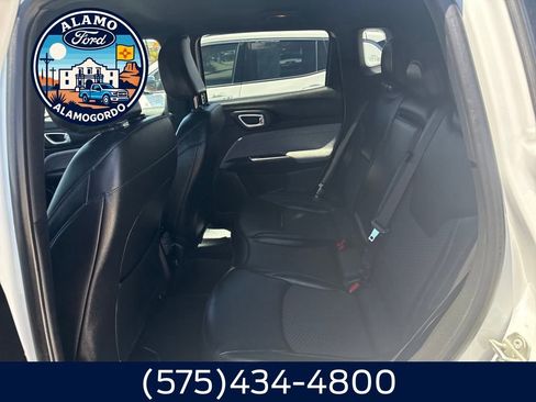 Used 2024 Jeep Compass Latitude image 15