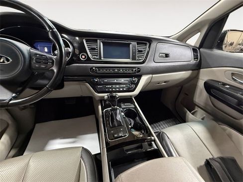 Used 2015 Kia Sedona SX image 11
