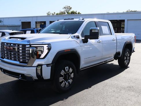 Certified 2024 GMC Sierra 2500 Denali w/ Denali Reserve Package AWD/4WD image 5