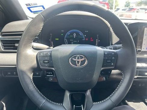 Used 2025 Toyota Camry SE FWD image 8