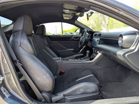 Used 2024 Toyota GR86 Premium image 25