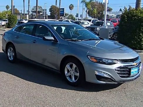 Used 2024 Chevrolet Malibu LT image 2