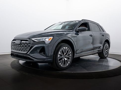 Certified 2024 Audi Q8 e-tron Premium Plus image 7