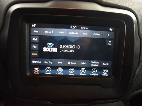 Used 2018 Jeep Renegade Latitude image 17