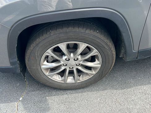 Used 2021 Jeep Cherokee Latitude Plus w/ Sun & Sound Group image 3