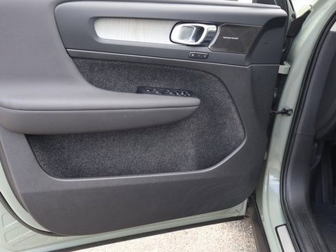 Used 2023 Volvo XC40 B5 Ultimate w/ Protection Package Premier image 10