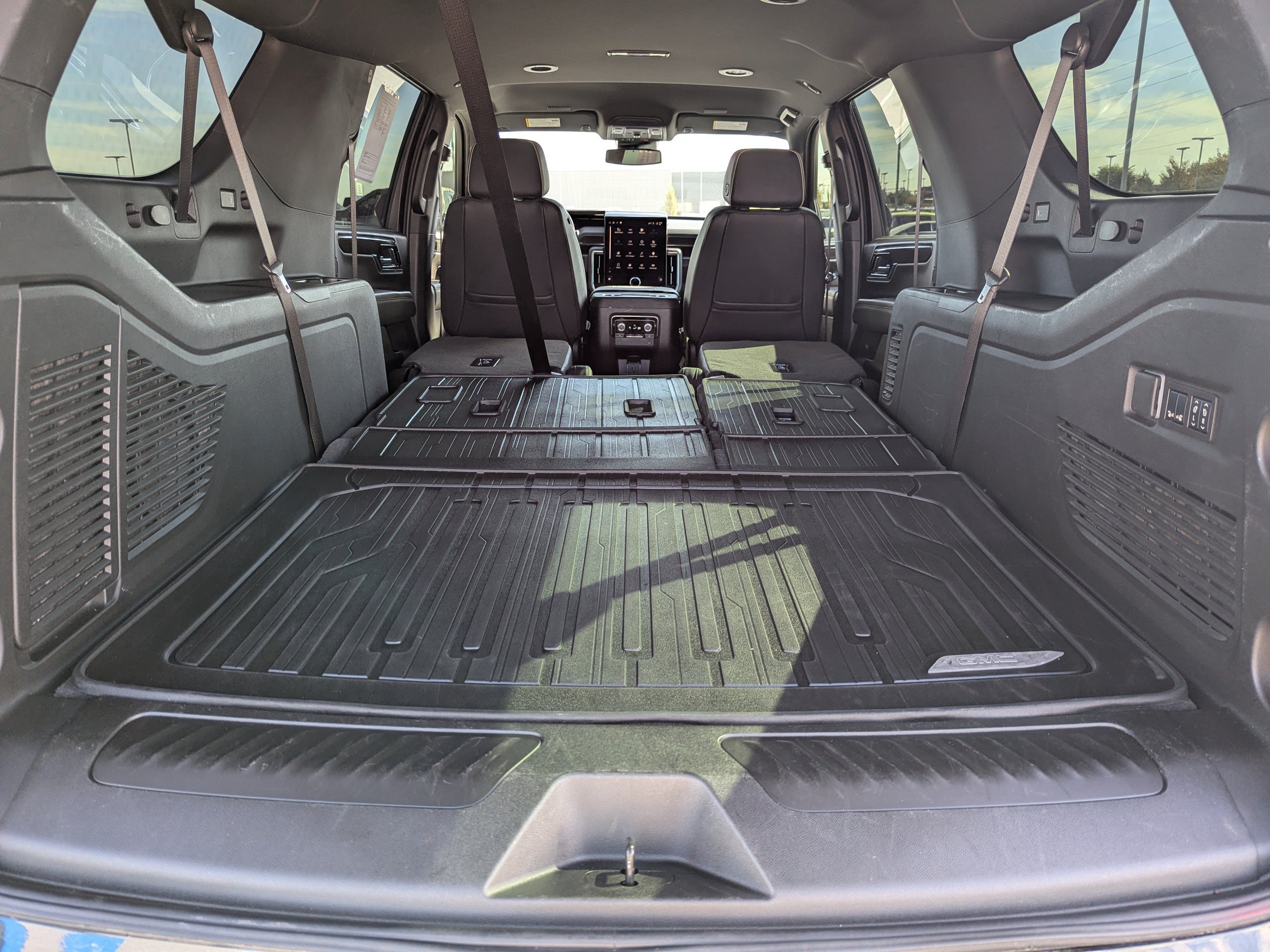 Used 2025 GMC Yukon XL Elevation AWD/4WD image 39