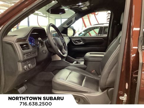Used 2022 Chevrolet Tahoe Z71 w/ Luxury Package AWD/4WD image 7