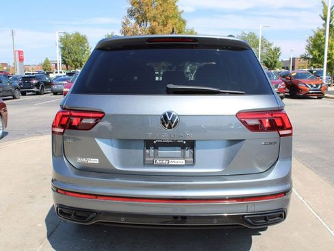 Used 2022 Volkswagen Tiguan SE R-Line image 8