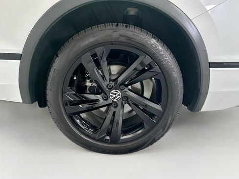 Used 2024 Volkswagen Tiguan SE R-Line FWD image 29