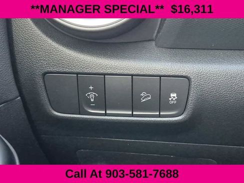 Used 2022 Hyundai Kona Limited FWD image 30