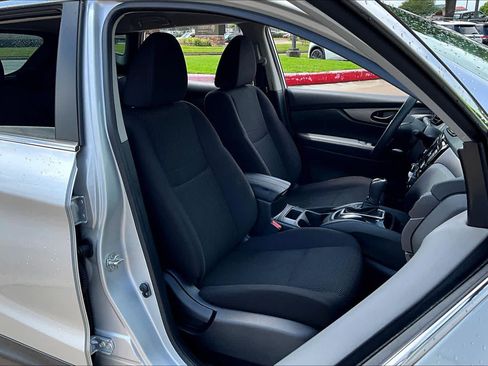 Used 2020 Nissan Rogue Sport S image 9