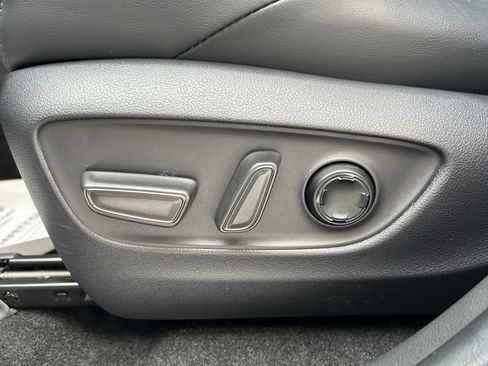 Used 2021 Toyota Venza XLE w/ Softex Package image 13