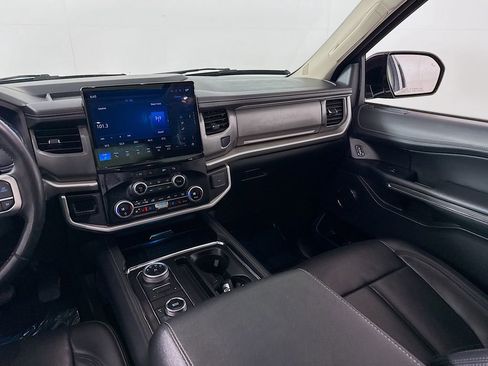 Used 2024 Ford Expedition XLT image 20