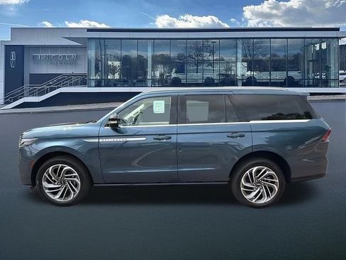 New 2027 Lincoln Navigator Reserve AWD/4WD image 4