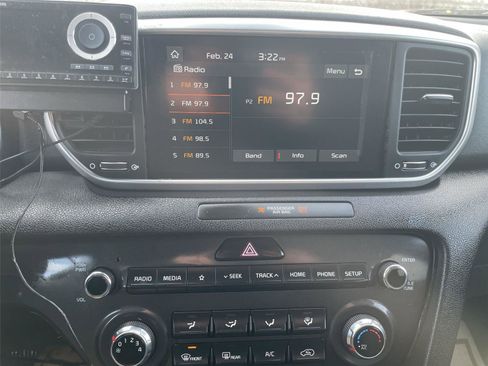 Used 2020 Kia Sportage LX image 17