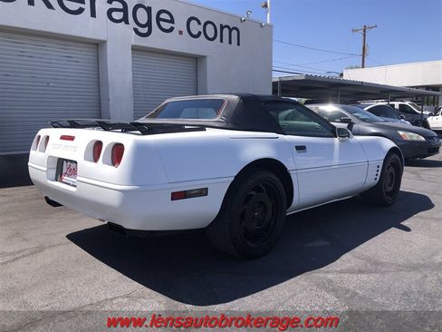 Used 1992 Chevrolet Corvette Convertible RWD image 10