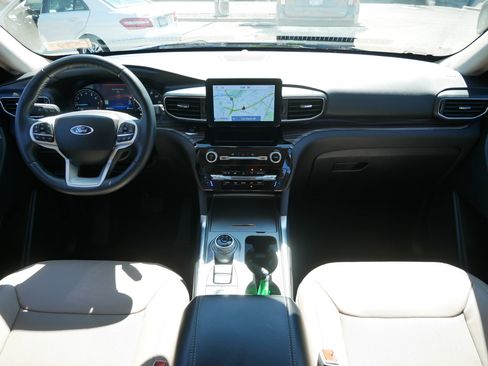 Used 2023 Ford Explorer Limited AWD/4WD image 10