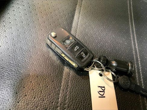 Used 2017 Volkswagen Passat 1.8T R-Line image 11