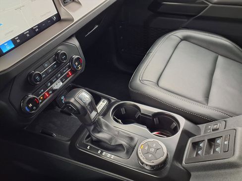 Used 2025 Ford Bronco Outer Banks image 17