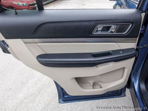Used 2019 Ford Explorer XLT w/ Equipment Group 202A AWD/4WD image 22