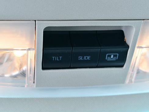 Used 2017 Ford Explorer Platinum image 37