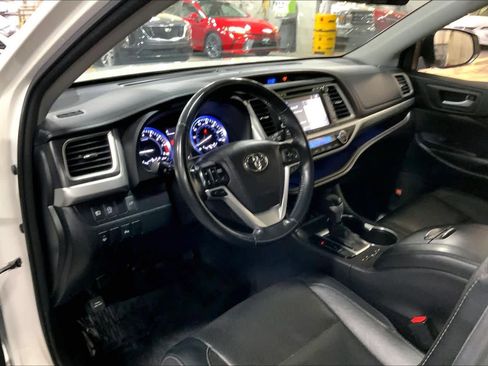 Used 2017 Toyota Highlander Limited AWD/4WD image 18