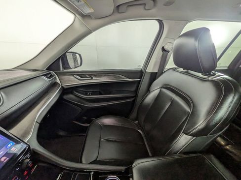 Certified 2023 Jeep Grand Cherokee Limited image 31