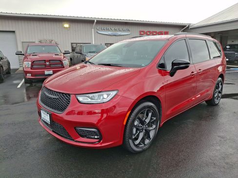 New 2026 Chrysler Pacifica Limited w/ S Appearance Package image 8
