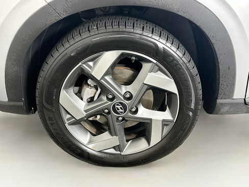 Used 2025 Hyundai Venue SEL FWD image 11
