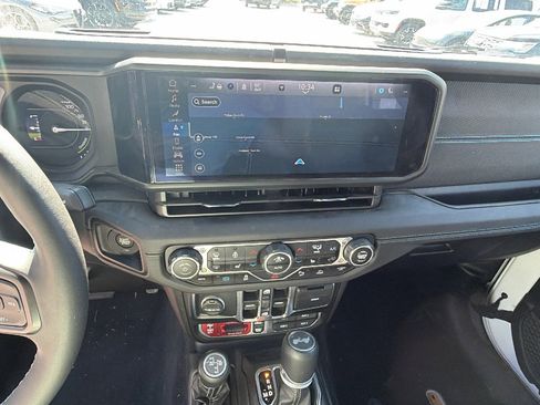 Used 2025 Jeep Wrangler Unlimited Rubicon 4xe AWD/4WD image 31