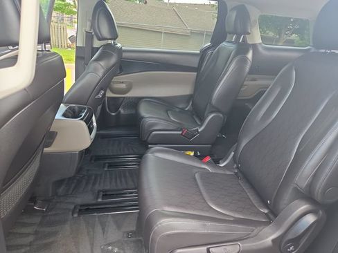 Certified 2026 Kia Carnival FWD image 14